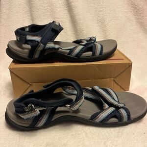MEGNYA Women's Size 11 Hiking Sandals